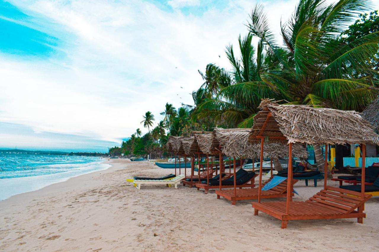 Golden Beach Cottages Trincomalee Exterior photo
