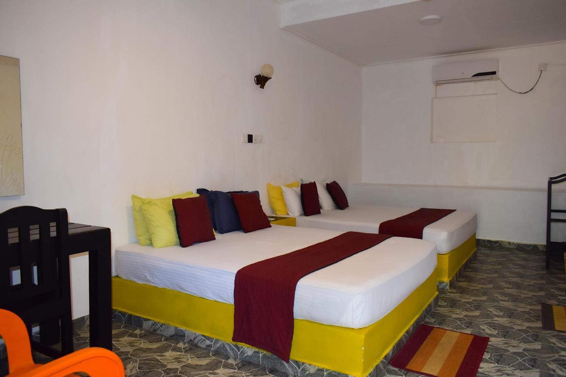 Golden Beach Cottages Trincomalee Exterior photo