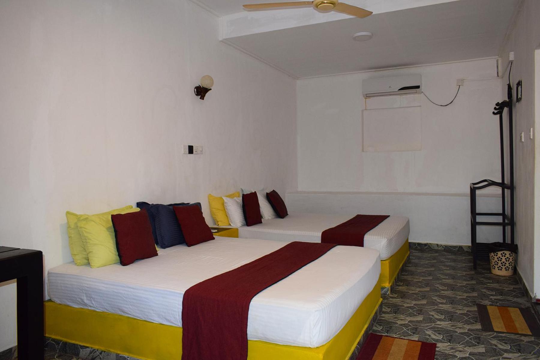 Golden Beach Cottages Trincomalee Exterior photo