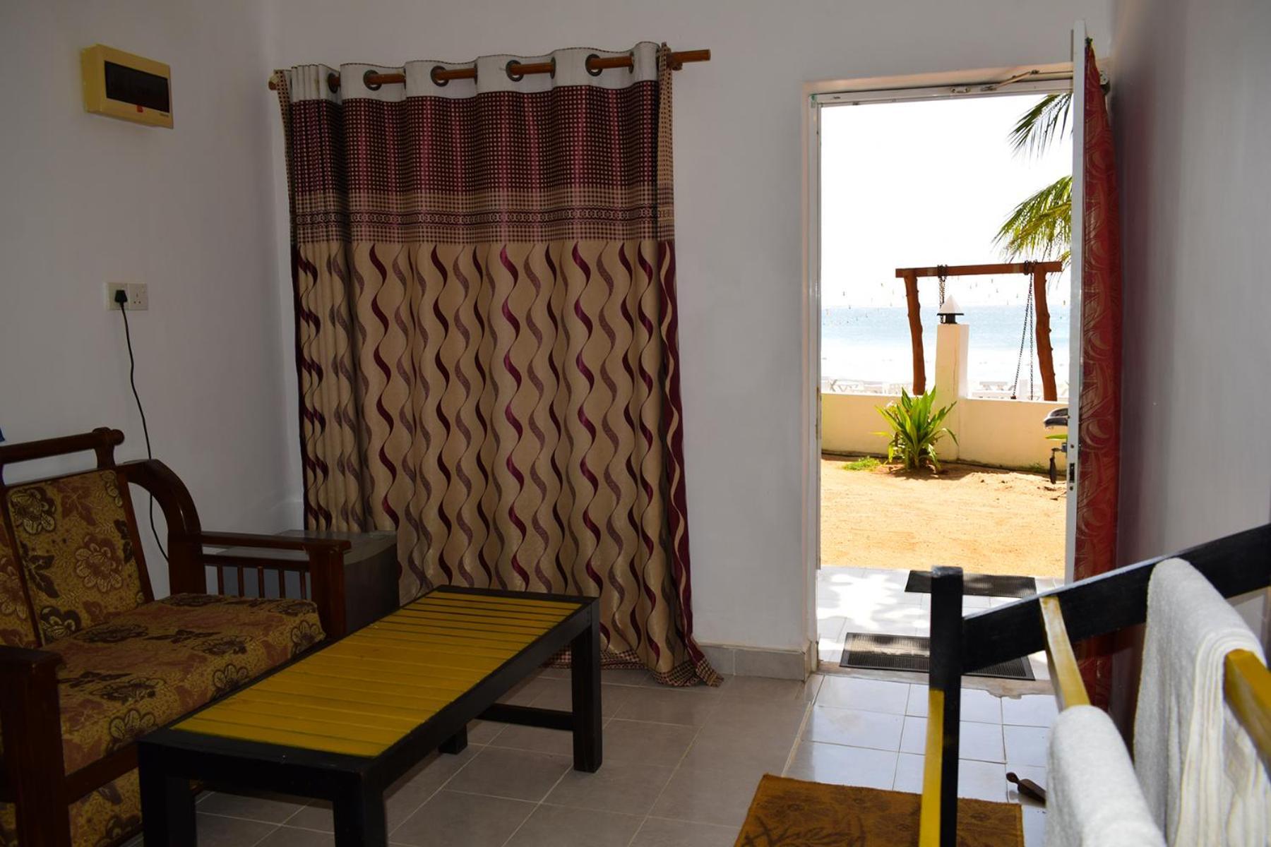 Golden Beach Cottages Trincomalee Exterior photo